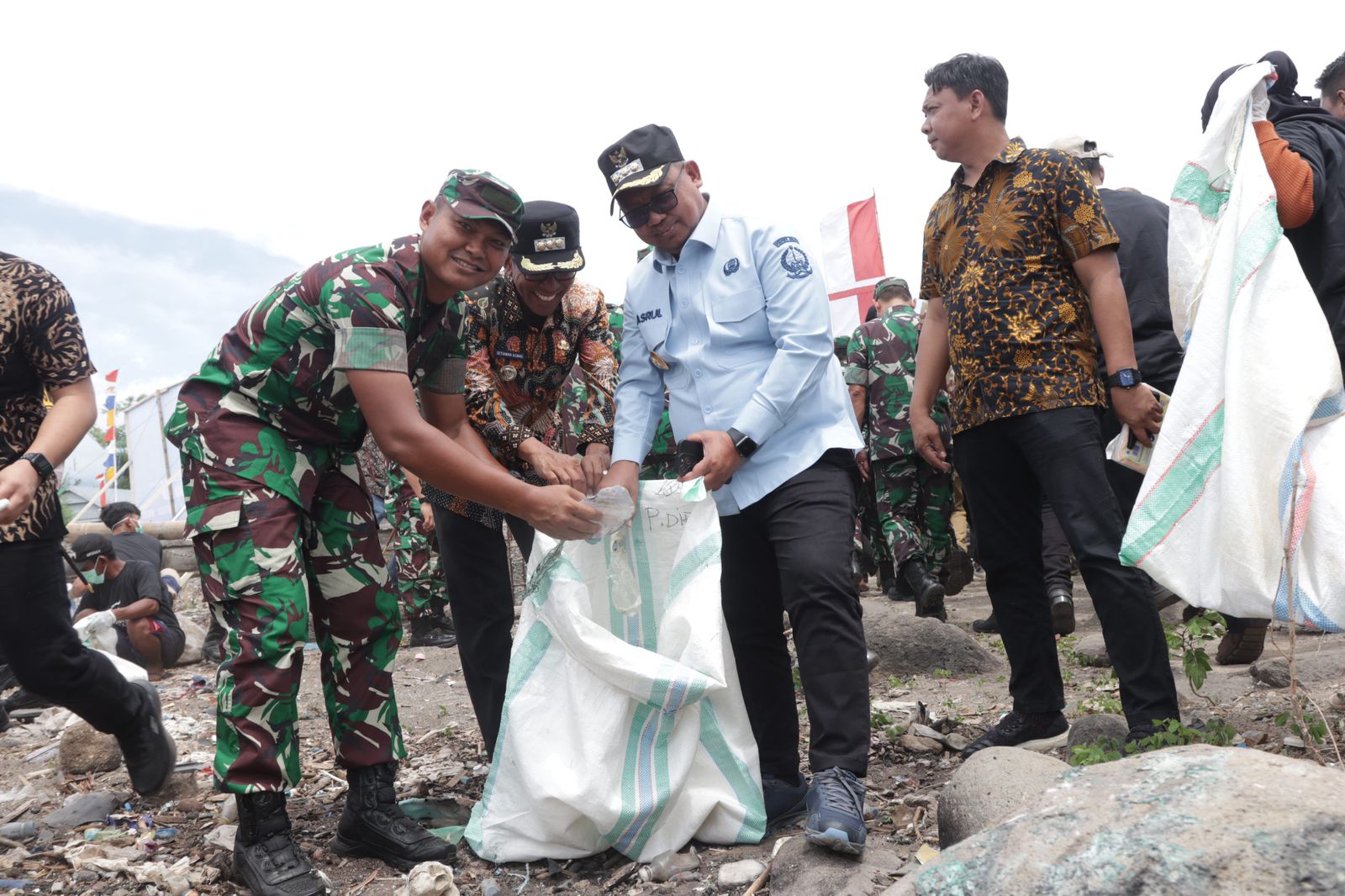 Pj Wali Kota Palopo Ikut Aksi Bersih Pantai Di Bantaeng
