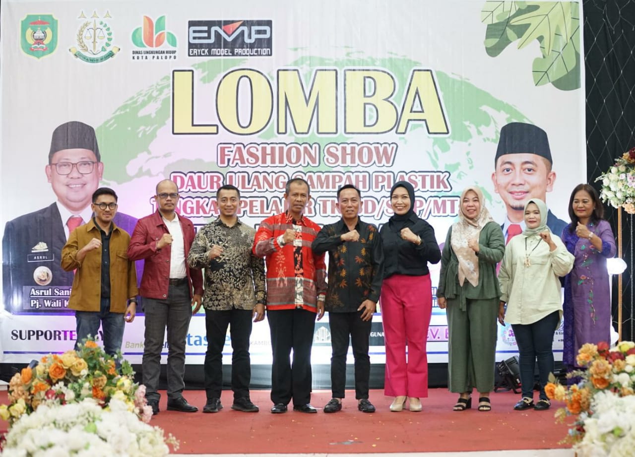Lomba Fashion Show, Kostum Kreatif Sampah Plastik