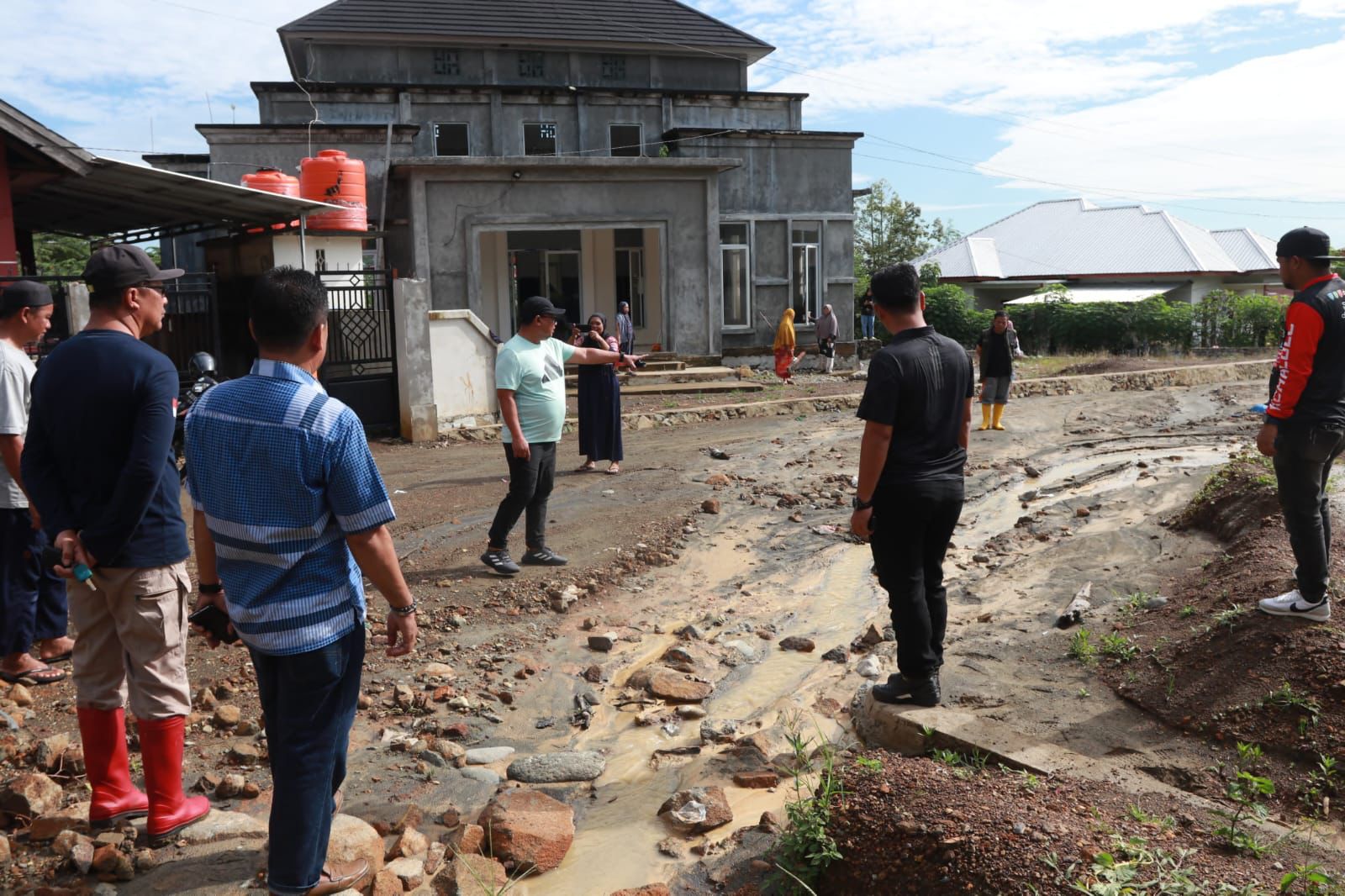 Tinjau Lokasi Terdampak Banjir, Ini Penyampaian Asrul Sani