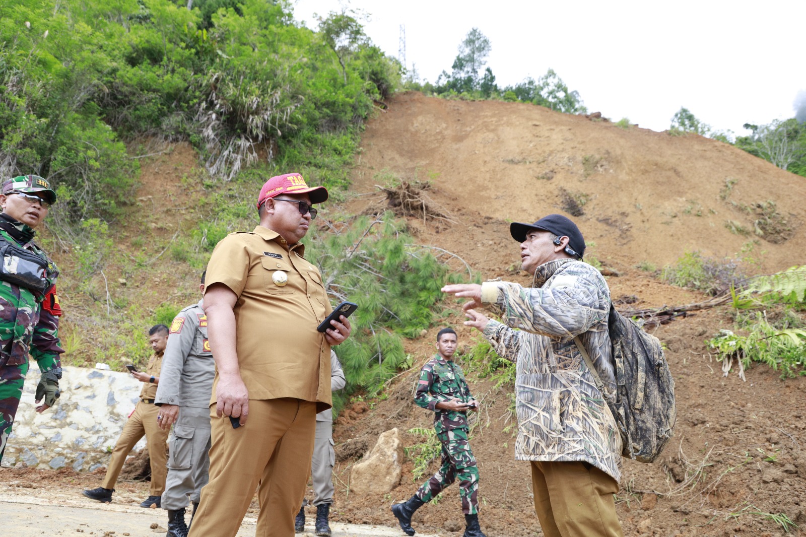 Longsor di Bonglo, Pj Wali Kota Palopo Pantau Proses Evakuasi