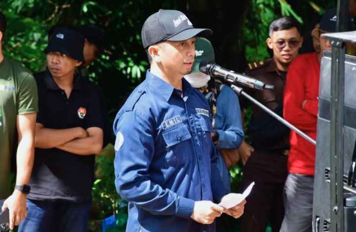 Pemkot Bersama DLH Palopo Penanaman Pohon Serentak di Bukit Siguntu